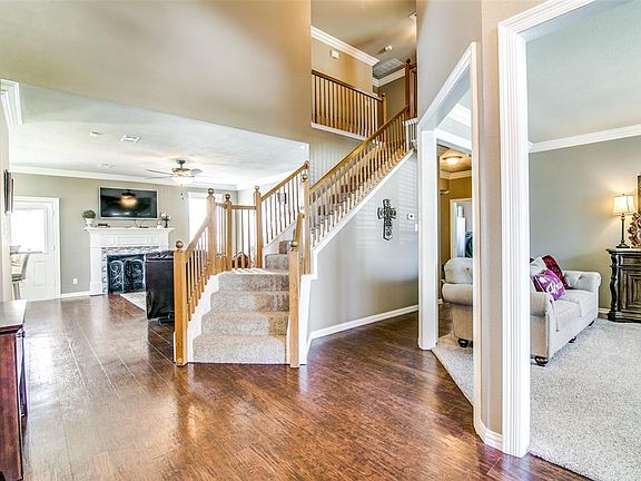 2nd image of 510 Candlewood Ct