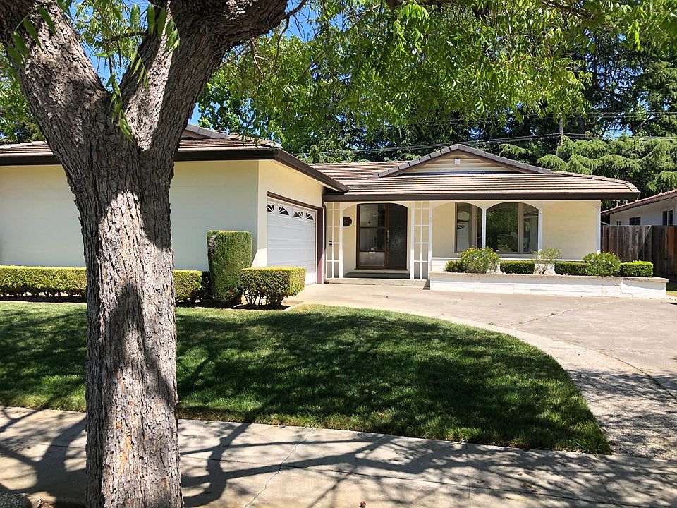 1st image of 952 Daffodil Way