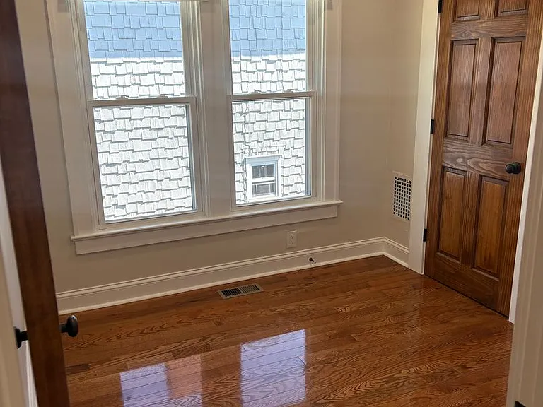 184 E Tompkins St — Photo 8