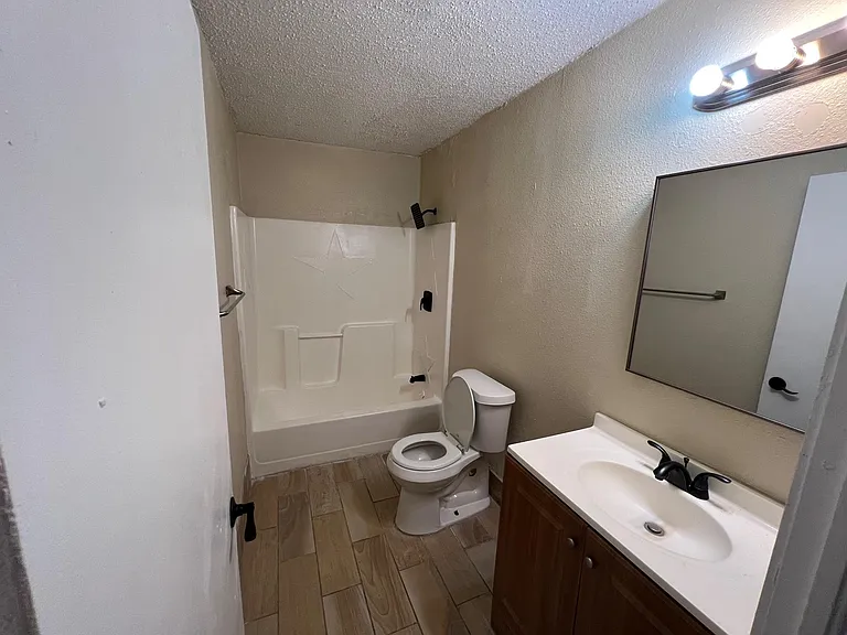 2710 Lenway St — Photo 17
