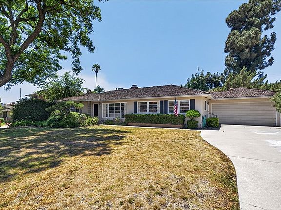 2nd image of 17 Cabrillo Rd