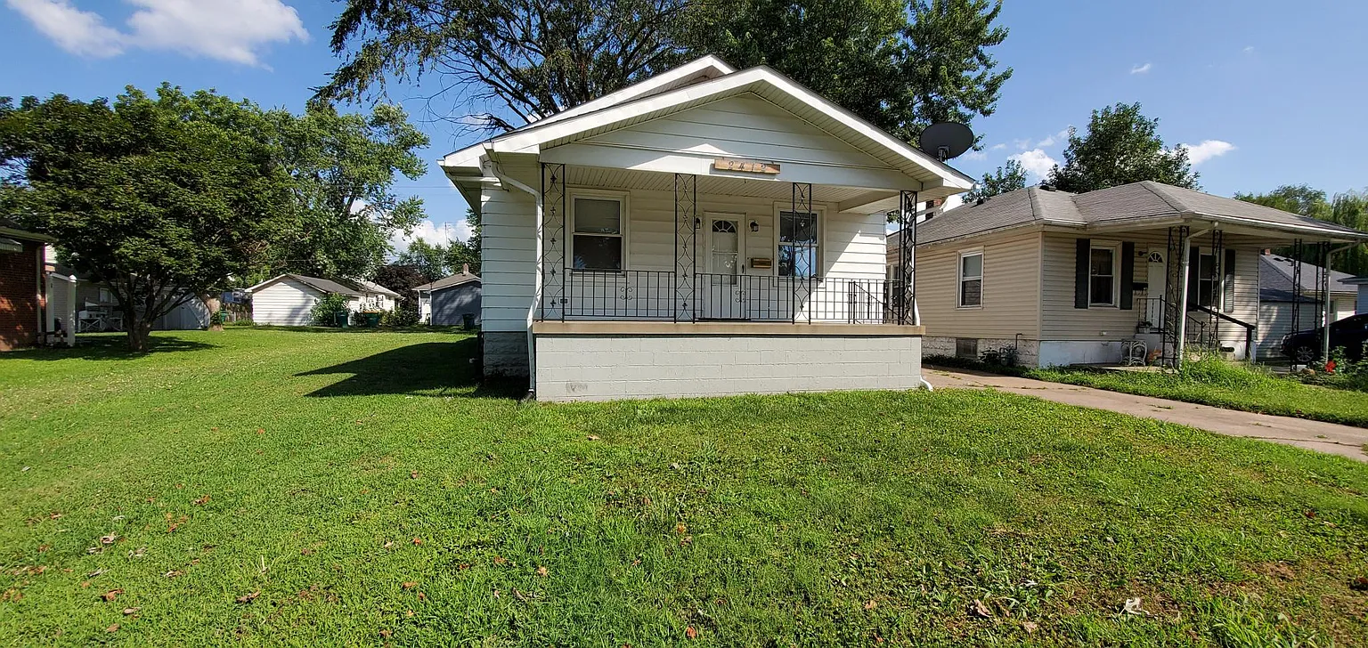 2412 Center St photo 1