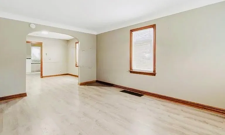 242 S Hartnett Ave — Photo 2