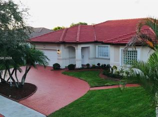 9021 NW 162nd Ter, Miami Lakes, FL 33018