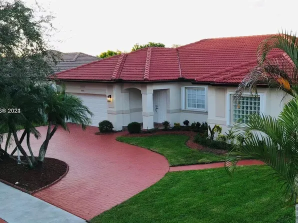 9021 NW 162nd Ter, Miami Lakes, FL 33018