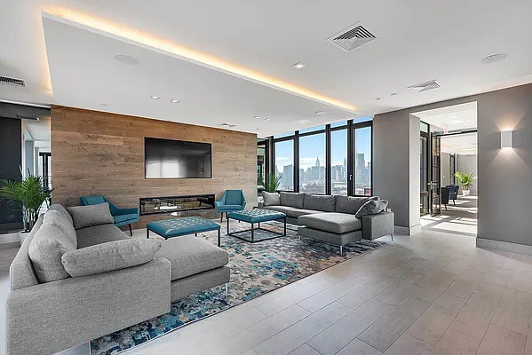 Rented by MOTION New York | media 17