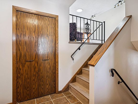 4th image of 8398 Lakewood Dr NE