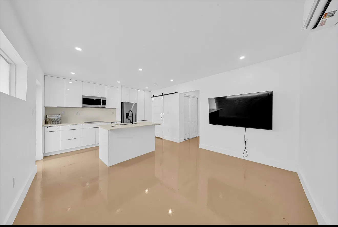 2 bed, 800 sqft, $2,600 — Photo 3