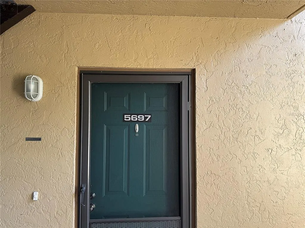 2 bed, 2.0 bath, 848 sqft, $1,700 — Photo 3