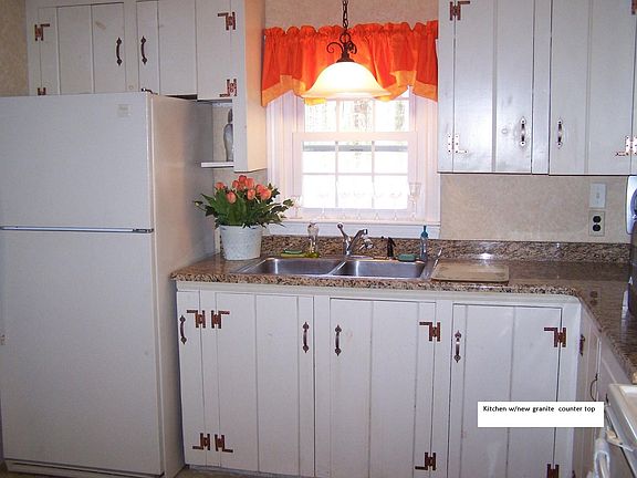 Kitchen/Granite Counters
