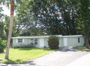 1390 Barbizon Ln, Naples, FL 34104