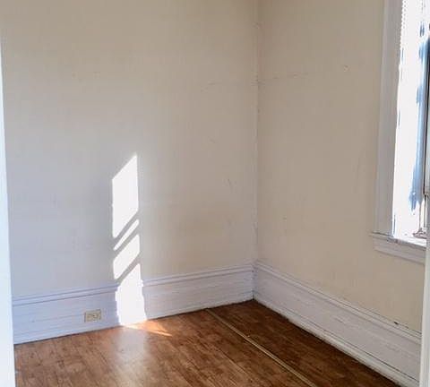 3rd image of 1701 Woodbine St APT 16