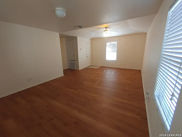 2 bed, 2.5 bath, 1073 sqft, $1,235 — Photo 4