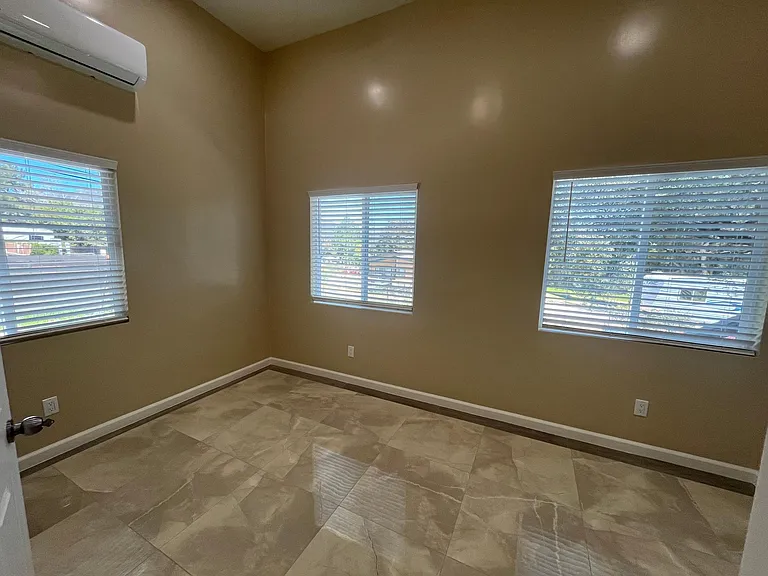 2739 Eltinge Dr — Photo 37