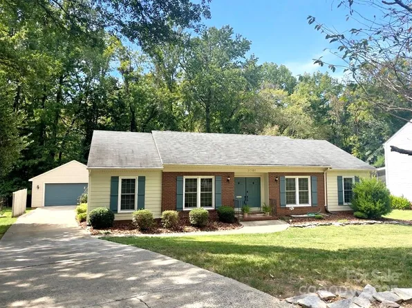 2707 Heidleburg Ln, Charlotte, NC 28210