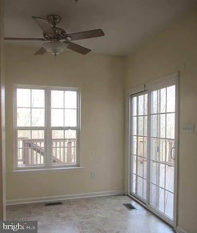 3 bed, 3.0 bath, 1986 sqft, $2,800 — Photo 2