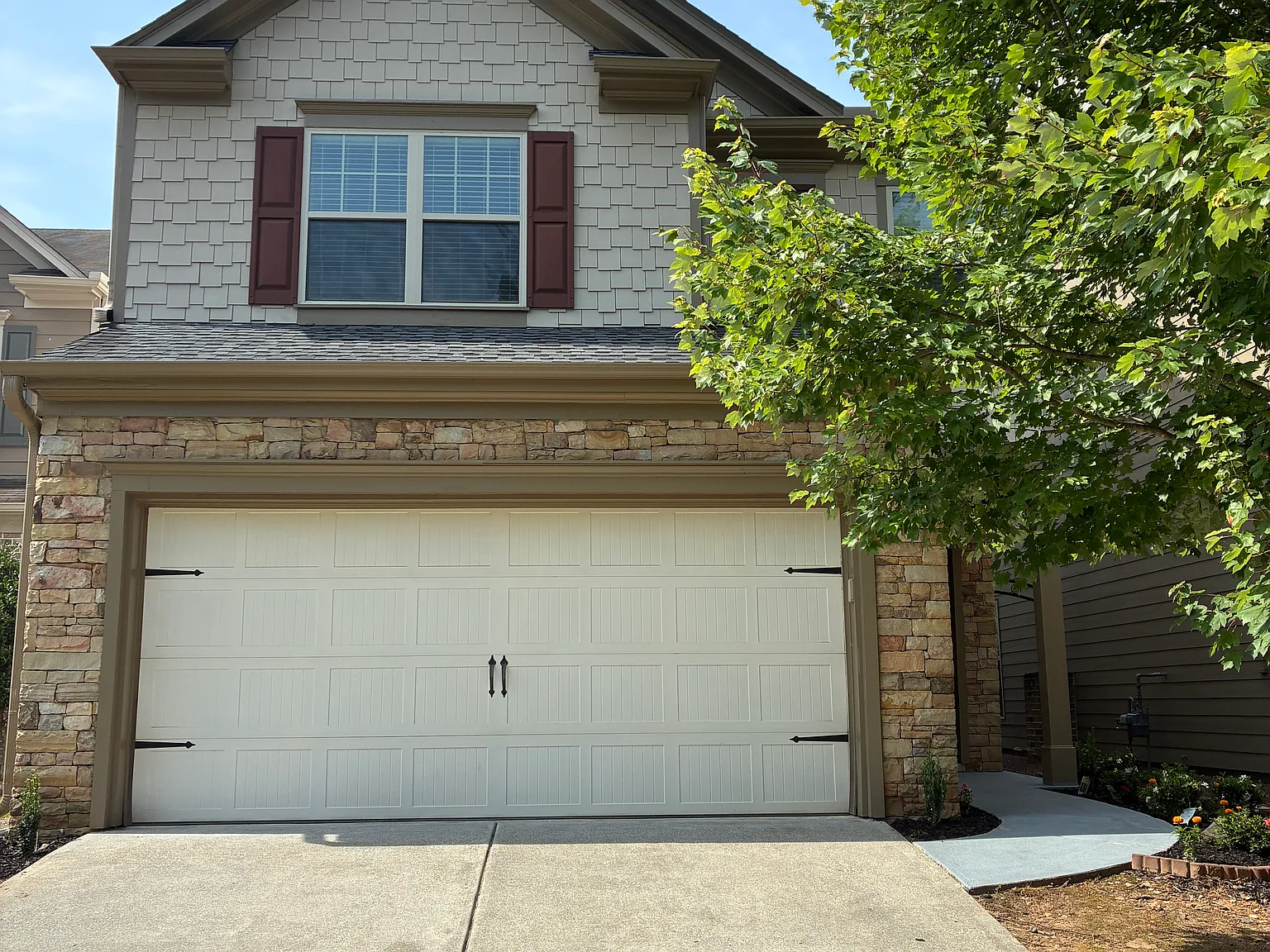 4 bed, 2501 sqft, $2,800 — Photo 1