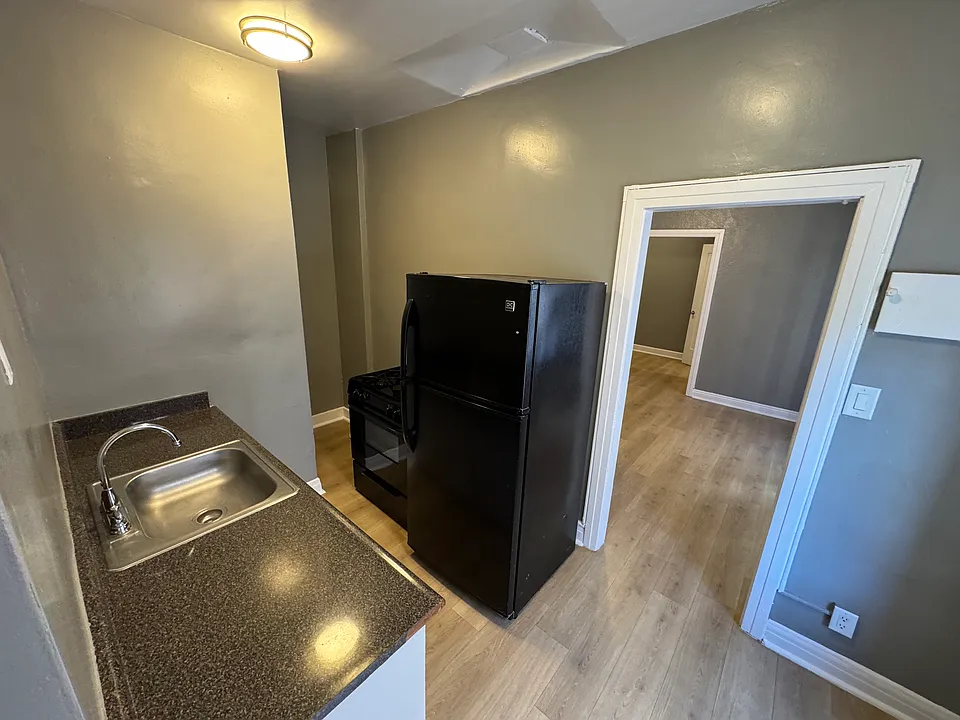 5225 1/2 Hollywood Blvd #208