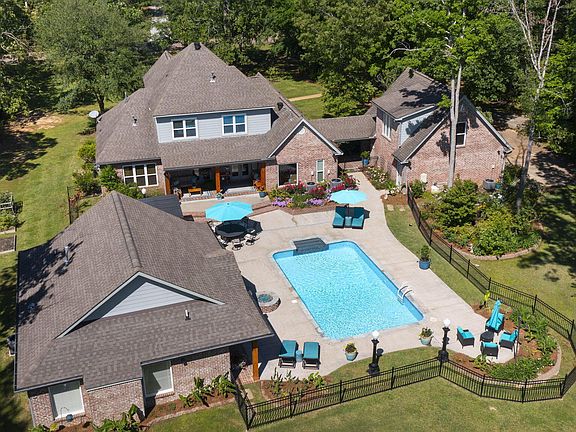 2nd image of 306 Westminster Ct
