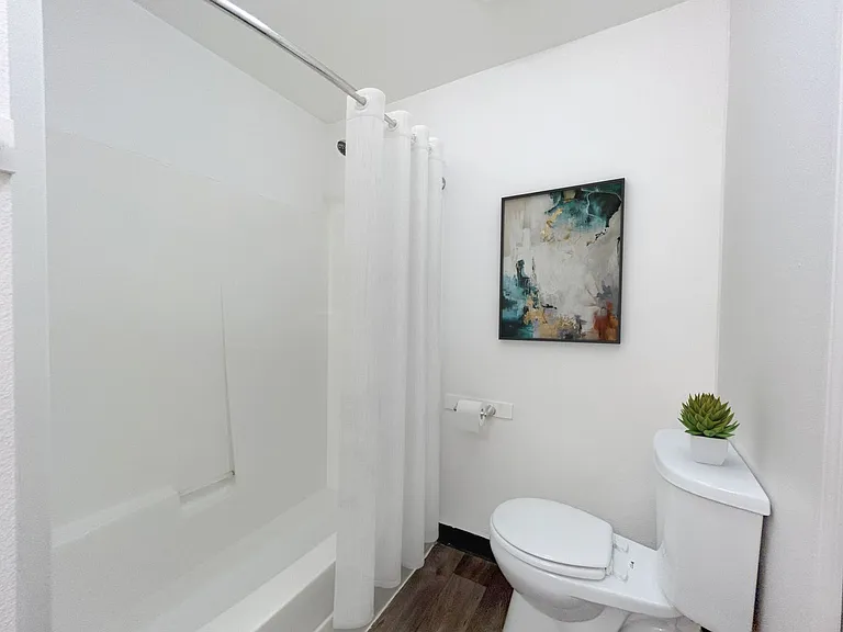Ludlow Apartments — Photo 48