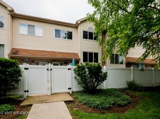 321 Park Ridge Ln, Aurora, IL 60504