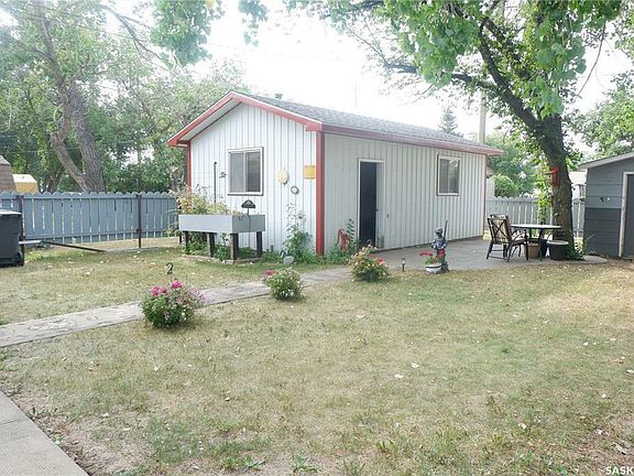 2nd image of 218 4th Ave E