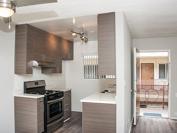 4th image of 445 W Dryden St APT 4