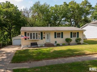 322 5th Street Ct, Silvis, IL 61282