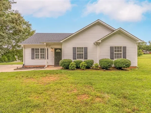 212 Eaglewood Ln, Winston Salem, NC 27127