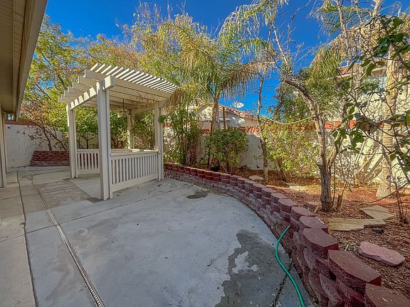 3rd image of 8232 Crown Peak Ave