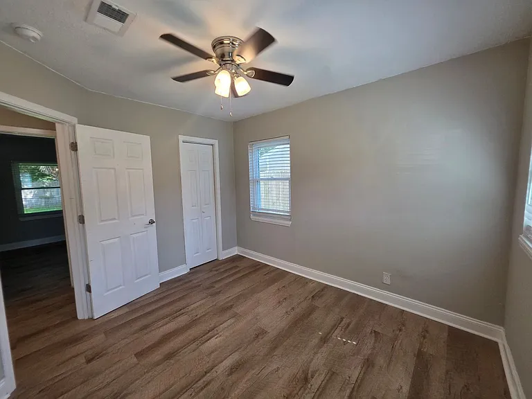 109 Reed Rd — Photo 26