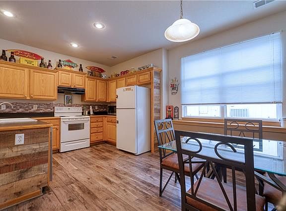 3rd image of 1219 N 132nd St