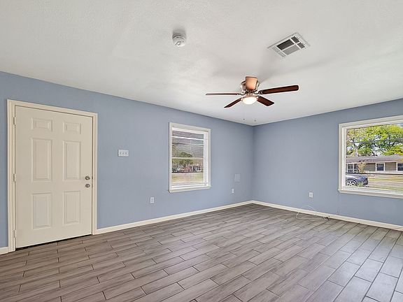 2nd image of 6022 Lyndhurst Dr