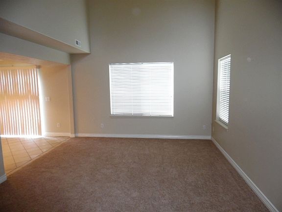 3rd image of 2249 E Lennox Ln