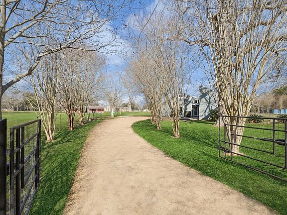 3rd image of 1203 Half Moon Dr