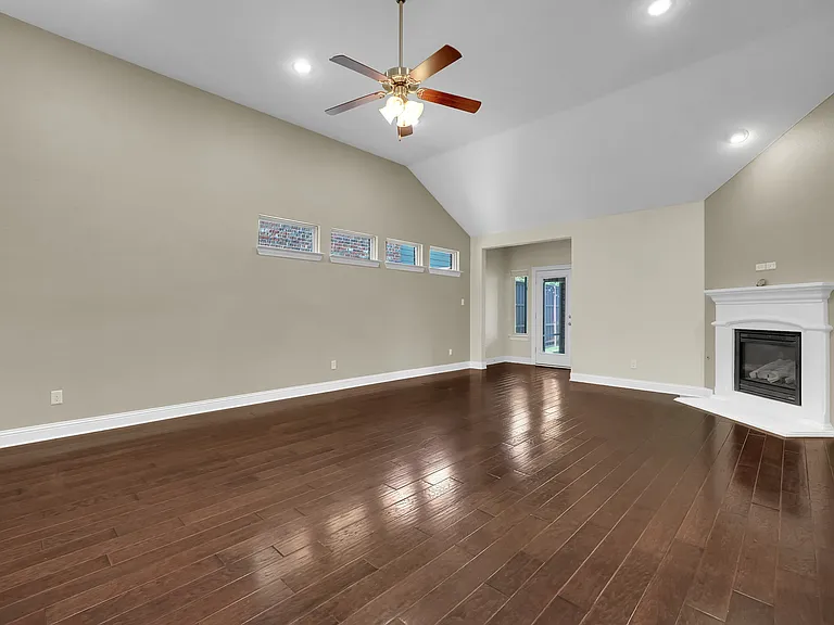 5805 Zinnia Dr — Photo 13