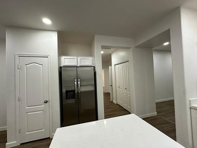 15238 W Custer Ln — Photo 2