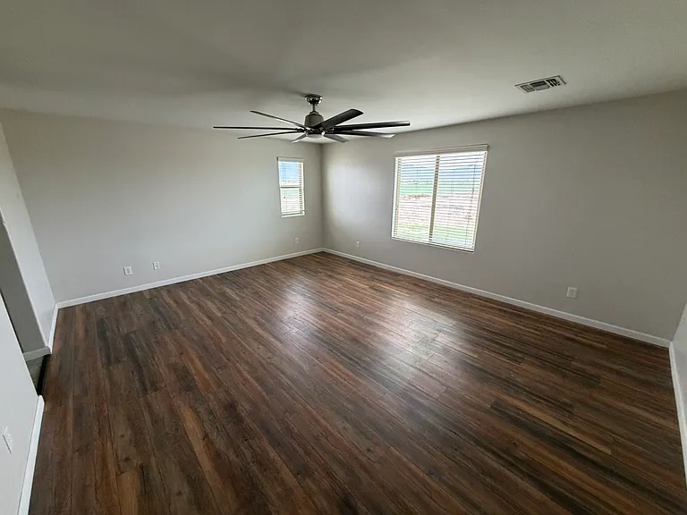 6906 S 78th Dr — Photo 17