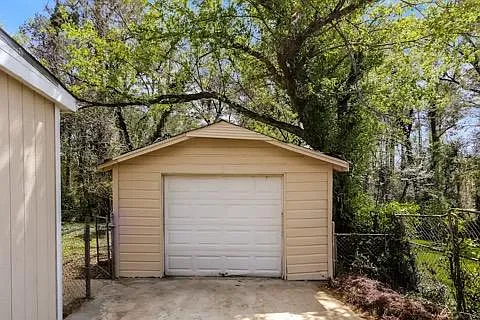 3 bed, 1301 sqft, $1,885 — Photo 1