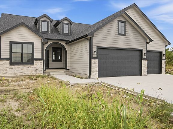 2nd image of 2712 Ponte Pl