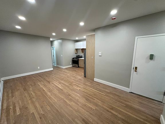 2nd image of 814 Macdonough St APT 2