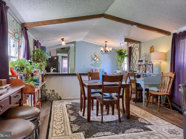 326 Don Dr, New Holland, PA 17557