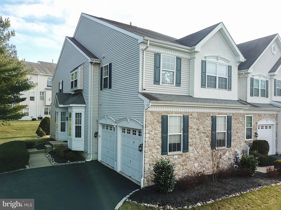 1st image of 11 Portsmouth Cir