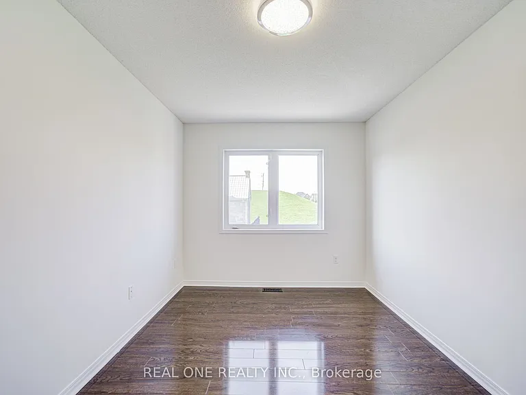 65 Westcliffe Cres — Photo 32