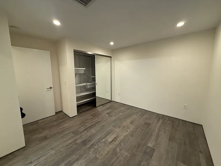 1309 S Ocean Front Walk #A — Photo 32