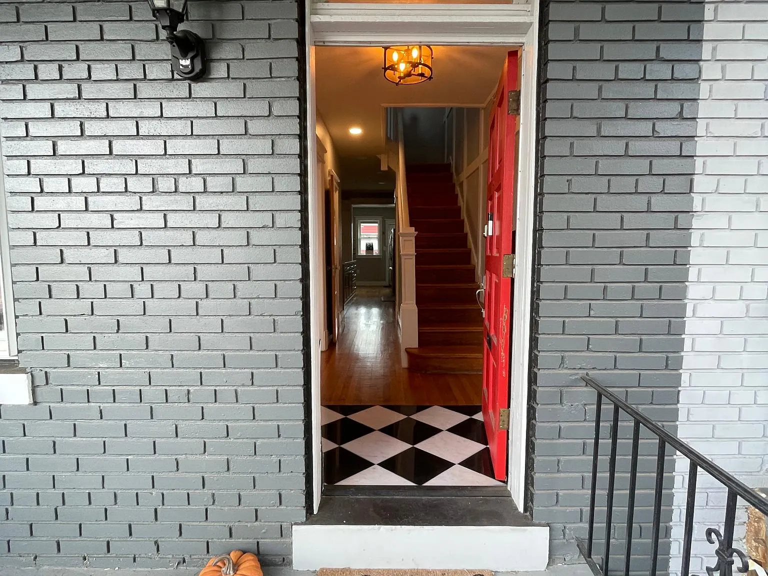 3 bed, 2.5 bath, 1500 sqft, $3,700 — Photo 2