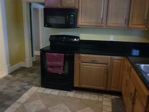 4th image of 897 Pine St