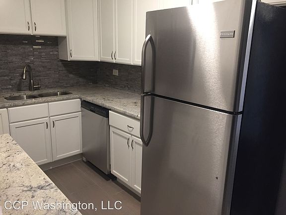 5th image of 5202 Washington St APT 406