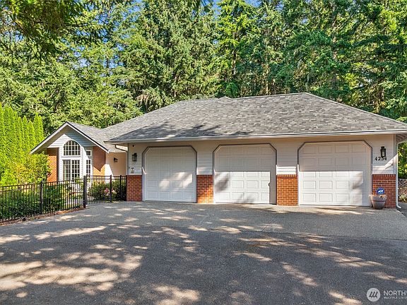 3rd image of 4234 Legacy Drive NE