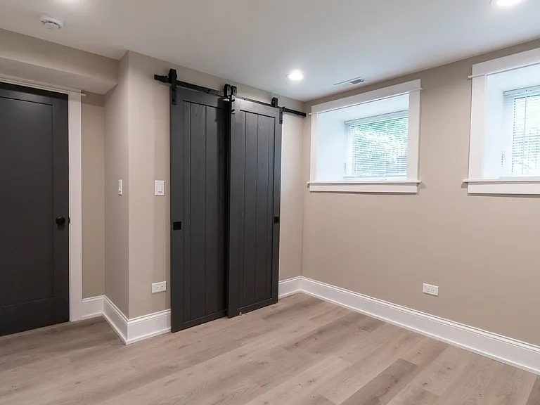 Pf Arg 5400 N. Paulina — Photo 29